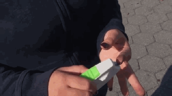 指甲縫里有塵土? 試試這款指甲清潔器