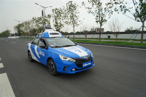 百度無(wú)人車(chē)亮相烏鎮(zhèn) 內(nèi)景首曝光：顯示屏搶眼