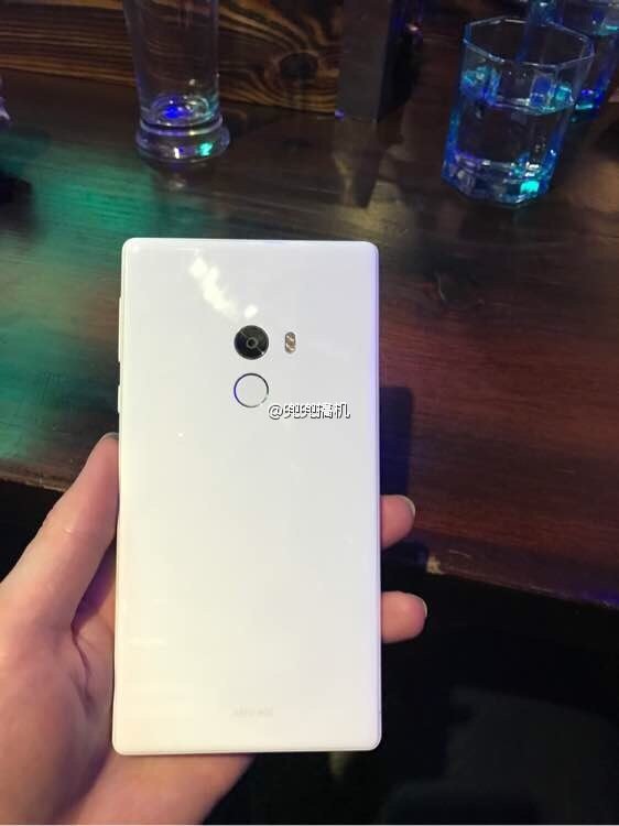 真機(jī)上手:網(wǎng)友曝光白色版小米MIX