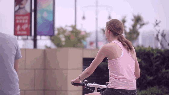 下了車照樣“飆”!一個背包就能裝下這款電動車