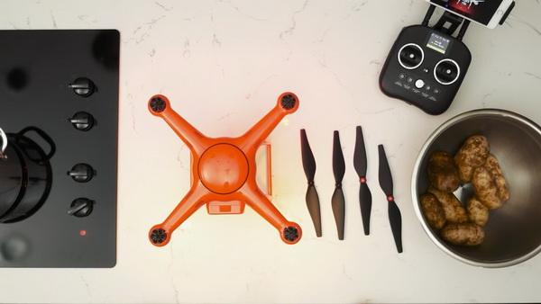 用無人機做感恩節(jié)晚餐！哥們你確定你敢吃？