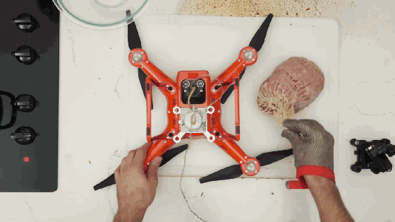 用無人機做感恩節(jié)晚餐！哥們你確定你敢吃？