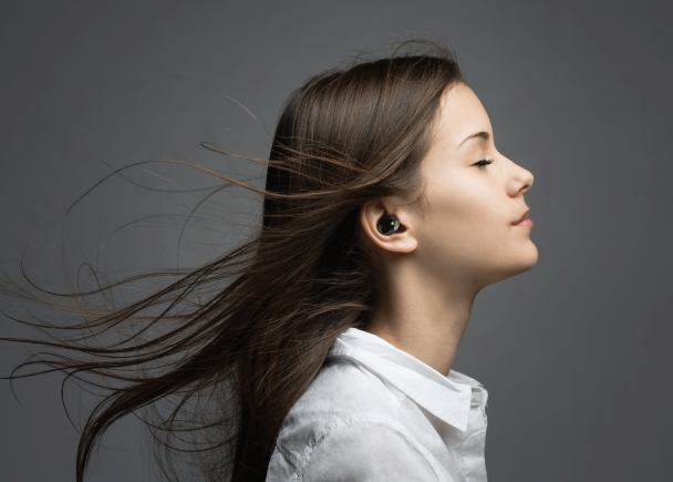 寧聾不戴助聽器？別自卑！這款助聽器又帥又好用