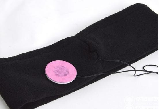 這個(gè)眼罩很貼心 定了鬧鐘只有自己能聽見