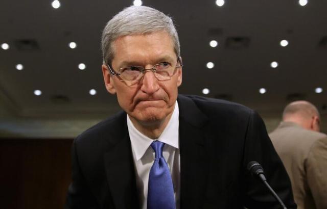 特朗普稱剛當選就接到庫克電話 庫克是兩面派的科技大佬?