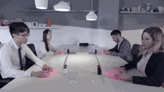 有了這款虛擬投射鍵盤 那電子琴和充電寶都有了