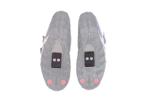 飆單車踏板踩空要GG？踏板和鞋裝上磁鐵你再試試