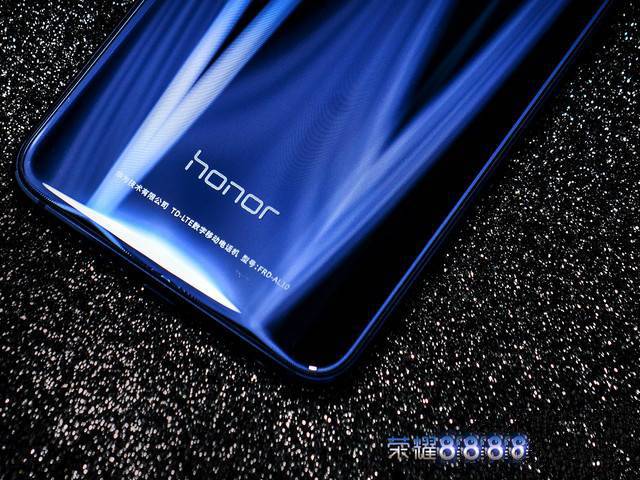 別只認識玫瑰金 2016年最炫藍色手機推薦 