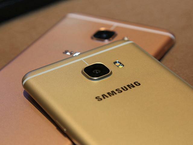 顏控黨購機法則：外觀銷魂 自拍強勢 