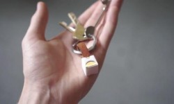 Nipper應(yīng)急神器！能讓你用普通AA電池給手機充電