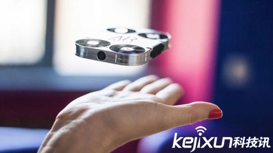 AirSelfie迷你無人機(jī)僅52g 航拍自拍美美噠