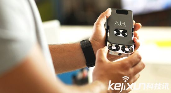 AirSelfie迷你無人機(jī)僅52g 航拍自拍美美噠