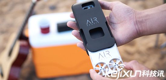 AirSelfie迷你無人機(jī)僅52g 航拍自拍美美噠