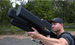 你的無人機(jī)要小心了 這把槍不用子彈就能打飛機(jī)