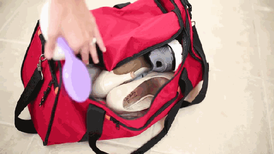 強迫癥最喜歡的旅行袋:鞋襪和衣服可以分開放