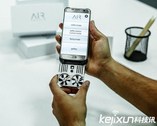 AirSelfie自拍無人機 手掌大小輕松裝進口袋
