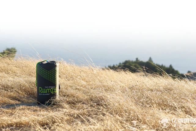 用移動(dòng)電源供電的加熱毯 出門野營(yíng)有“人”暖床了