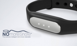 一款能止鼾的NOmoreSnore手環(huán)！很像小米手環(huán)