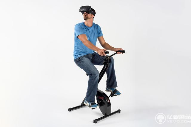 坐上虛擬現(xiàn)實自行車一邊<a href=/games/ target=_blank class=infotextkey>游戲</a>，一邊燃燒卡路里