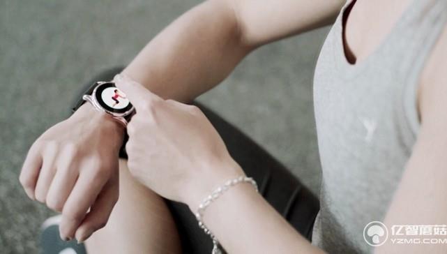 這款心率檢測超強(qiáng)的智能手表 可以媲美心電圖儀