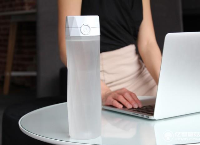 這款顏值爆表的智能水杯能提醒你按時補水