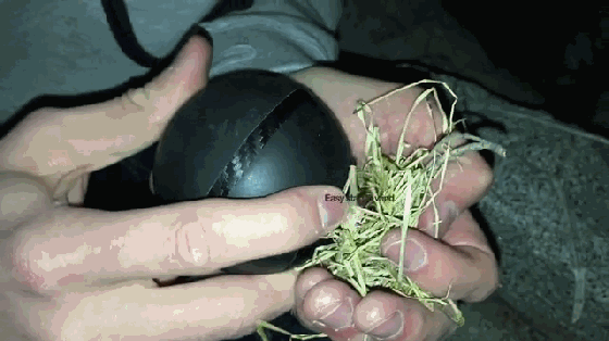 有了這個小球 不會貝爺那套在野外也能生起火