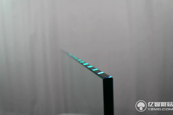 這款透明展板科技感十足 讓你和你的書寫同時出鏡