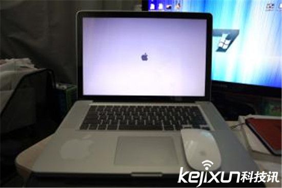 新MacBook Pro開蓋即開機 原來背后還有個故事