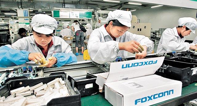 富士康正在商談赴美投資 蘋果<a href=/mobile/iphone/ target=_blank class=infotextkey>iPhone</a>真要轉美國生產？