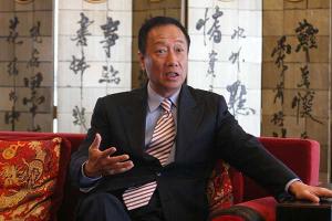 “郭臺(tái)銘”致信特朗普：富士康可以去美國(guó)造iPhone 但得賺錢