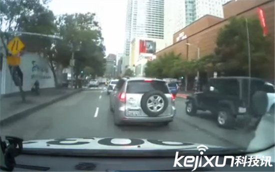 Uber無人駕駛汽車被曝闖紅燈 官方回應是人為錯誤