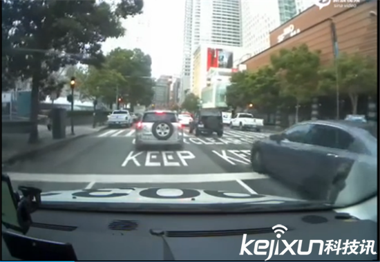 Uber無人駕駛汽車被曝闖紅燈 官方回應是人為錯誤