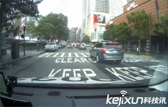 Uber無人駕駛汽車被曝闖紅燈 官方回應是人為錯誤