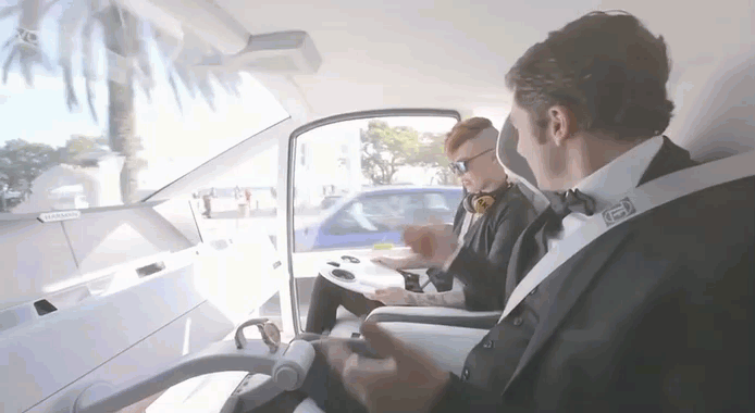 給電動汽車安上VR/AR窗戶是什么體驗？有點像客廳