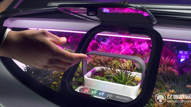 給電動汽車安上VR/AR窗戶是什么體驗？有點像客廳