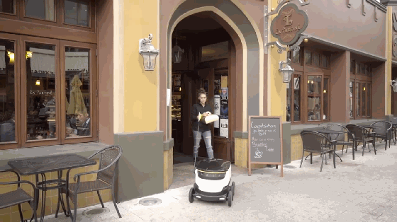 送餐小哥要失業(yè) 這活兒以后機(jī)器人就能干了