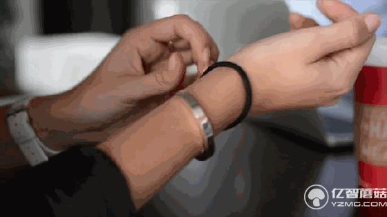 頭繩幫手腕上太難看?這個(gè)手環(huán)可以幫你掩飾一下