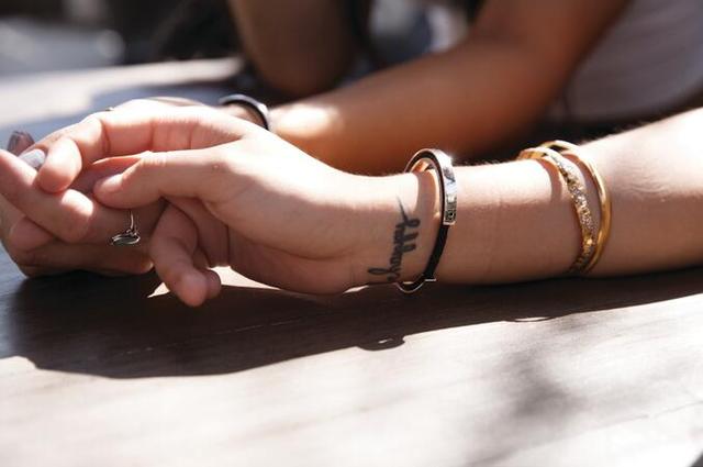 頭繩幫手腕上太難看?這個(gè)手環(huán)可以幫你掩飾一下
