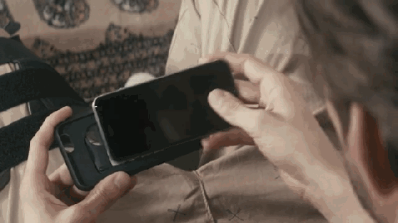 你以為這是普通手機殼?其實是個超小VR設備