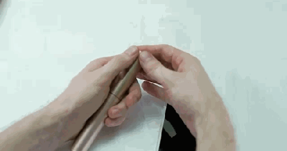 這是世界上最小的自拍桿了吧 不比口紅大多少