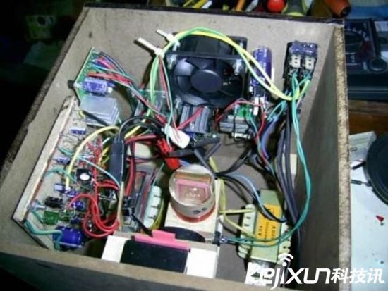 泰國一工作室打造驅(qū)鬼機(jī) 腦洞大開售價(jià)1500美元