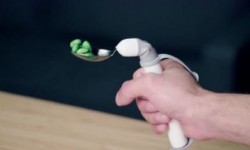 手抖到自己不能吃飯？這款Level智能湯勺能幫你實現獨立