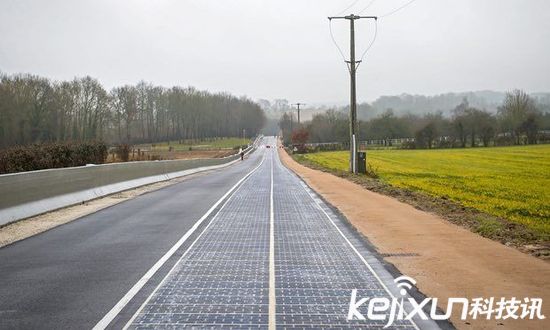 法國建成世界首條太陽能公路 為路燈提供電源