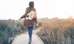 吉他撩妹大法？帶上能錄專屬伴奏的MyLive播放器吧