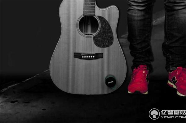 吉他撩妹大法？那帶上能錄專屬伴奏的小音箱吧