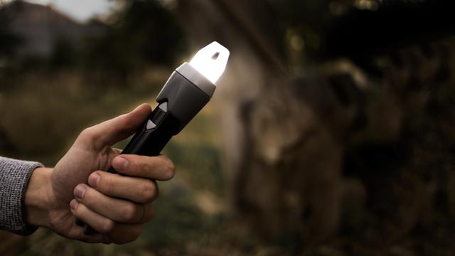 野外露營(yíng)手電筒+吊燈+打火機(jī) 這個(gè)棒子統(tǒng)統(tǒng)搞定