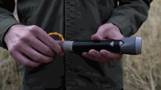 野外露營(yíng)手電筒+吊燈+打火機(jī) 這個(gè)棒子統(tǒng)統(tǒng)搞定