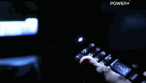 套在遙控器上的LED燈 讓你不再為摸黑換臺而煩惱