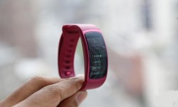 三星Gear fit 2智能手環解禁：佩戴舒適 效果自然