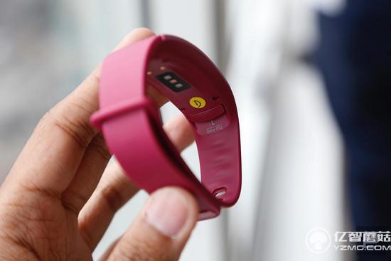 三星Gear fit2智能手環實物解禁+官方視頻 三星Gear fit2智能手環實物解禁+官方視頻